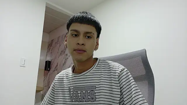 Snapshot of SEBAS_LOVER_ chatting on October 20, 2025, 8:09 pm SEBAS LOVER online show from October 20, 2025, 8:09 pm