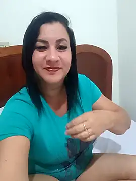 Snapshot of CleoHot25 chatting on October 21, 2025, 12:43 am CleoHot25 online show from October 21, 2025, 12:43 am