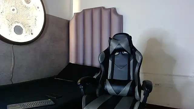 brianna-03 online show from December 2, 2025, 4:14 am