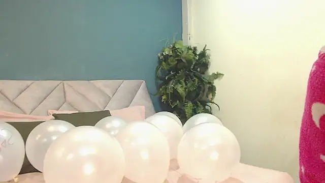 Snapshot of PaulinaColeman chatting on November 4, 2025, 7:28 pm PaulinaColeman online show from November 4, 2025, 7:28 pm