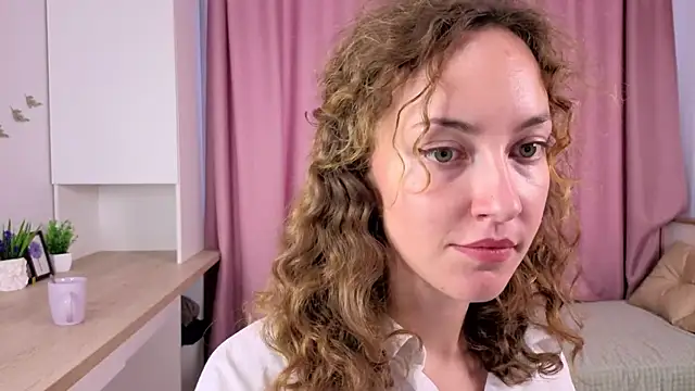 Snapshot of LorraineMann chatting on October 10, 2025, 11:44 am LorraineMann online show from October 10, 2025, 11:44 am