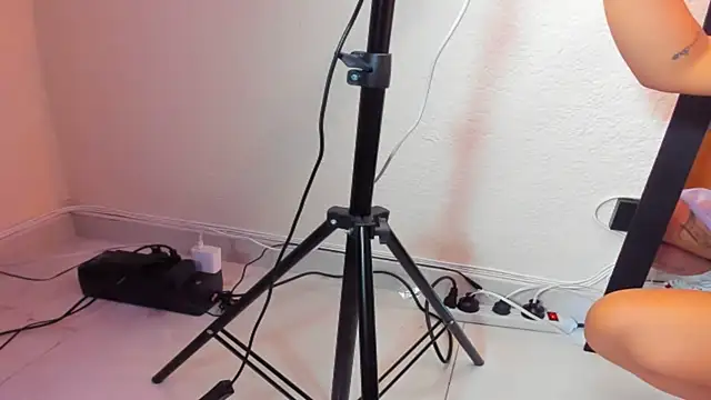 Snapshot of scarlette_foxx chatting on December 15, 2025, 11:10 pm scarlette foxx online show from December 15, 2025, 11:10 pm