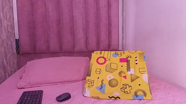 Snapshot of lilylovely_ chatting on October 8, 2025, 8:09 pm lilylovely online show from October 8, 2025, 8:09 pm