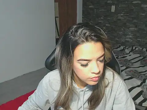 Snapshot of valery_grey14 chatting on November 19, 2025, 5:35 pm valery grey14 online show from November 19, 2025, 5:35 pm