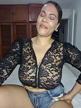 karla-bruni online show from November 14, 2025, 10:08 am