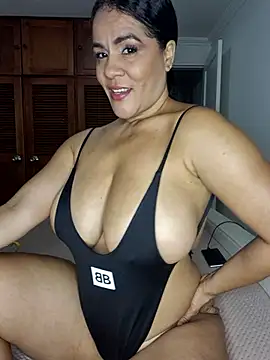 Snapshot of karla-bruni chatting on February 18, 2026, 10:12 am karla-bruni online show from February 18, 2026, 10:12 am