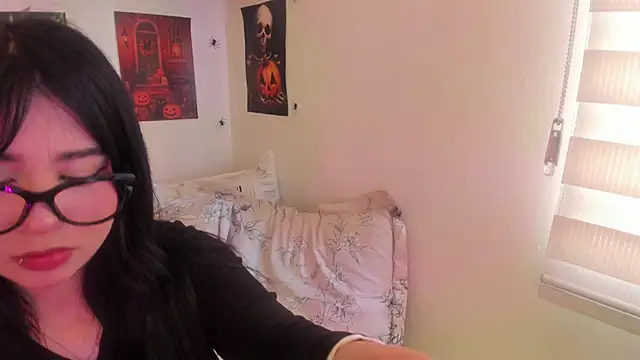 Lilith salvatoree online show from October 15, 2025, 1:52 pm