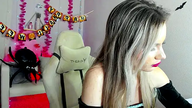 Snapshot of _BellaClark chatting on November 2, 2025, 8:58 pm BellaClark online show from November 2, 2025, 8:58 pm