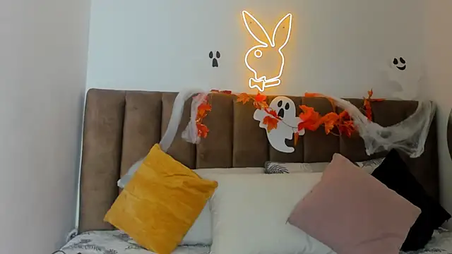 Amara18   online show from October 21, 2025, 3:06 am