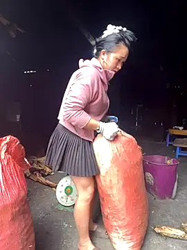 Snapshot of miemie-xx chatting on November 15, 2025, 1:42 am miemie-xx online show from November 15, 2025, 1:42 am