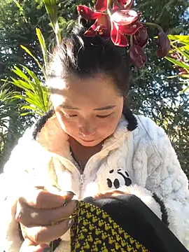 Snapshot of miemie-xx chatting on November 29, 2025, 12:55 am miemie-xx online show from November 29, 2025, 12:55 am