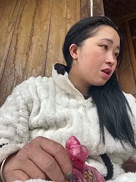 Snapshot of miemie-xx chatting on December 5, 2025, 1:38 am miemie-xx online show from December 5, 2025, 1:38 am