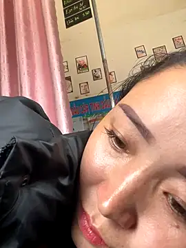 Snapshot of miemie-xx chatting on November 4, 2025, 7:23 am miemie-xx online show from November 4, 2025, 7:23 am