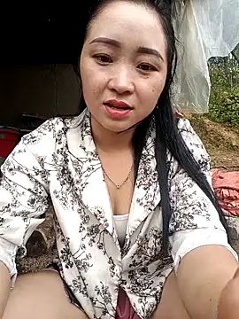 Snapshot of miemie-xx chatting on October 14, 2025, 2:01 am miemie-xx online show from October 14, 2025, 2:01 am