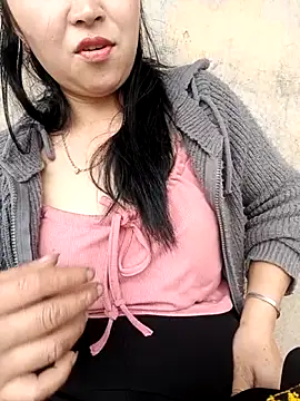 Snapshot of miemie-xx chatting on October 15, 2025, 3:27 am miemie-xx online show from October 15, 2025, 3:27 am