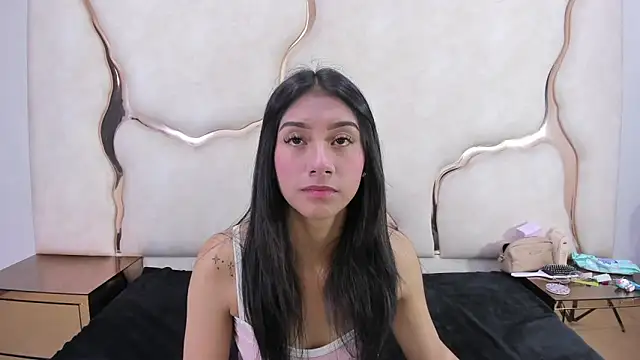 Snapshot of Mia_clark18 chatting on December 4, 2025, 6:18 pm Mia clark18 online show from December 4, 2025, 6:18 pm