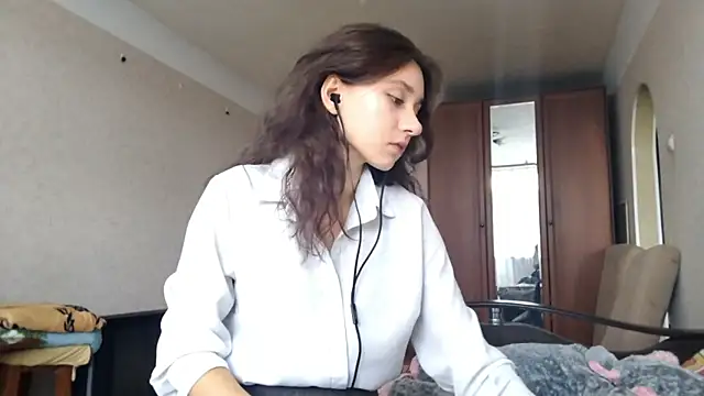 Snapshot of MiaLovelyOne chatting on October 13, 2025, 8:49 am MiaLovelyOne online show from October 13, 2025, 8:49 am