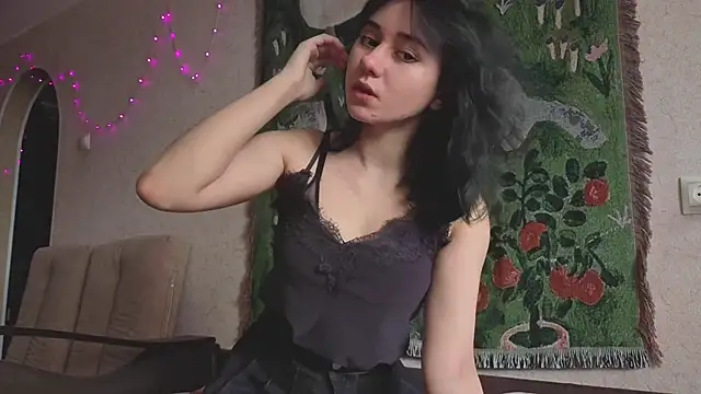 MiaLovelyOne online show from April 29, 2026, 4:27 am