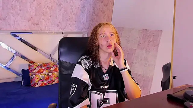 Snapshot of benny_wilson chatting on December 14, 2025, 4:29 am benny wilson online show from December 14, 2025, 4:29 am