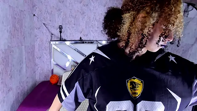 Snapshot of benny_wilson chatting on October 31, 2025, 3:25 am benny wilson online show from October 31, 2025, 3:25 am