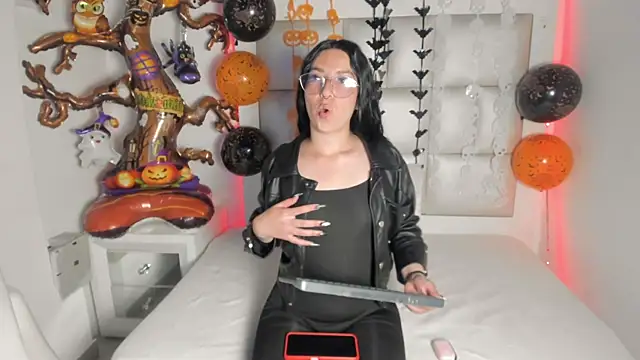 Snapshot of Scarlette_jade chatting on October 23, 2025, 6:12 am Scarlette jade online show from October 23, 2025, 6:12 am