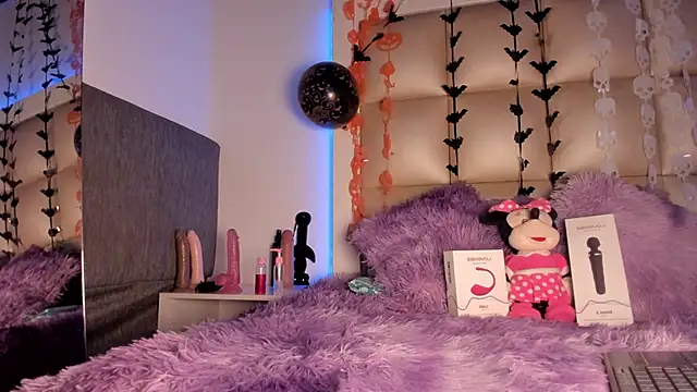 Snapshot of Mia_Petitejs chatting on October 17, 2025, 5:44 am Mia Petitejs online show from October 17, 2025, 5:44 am