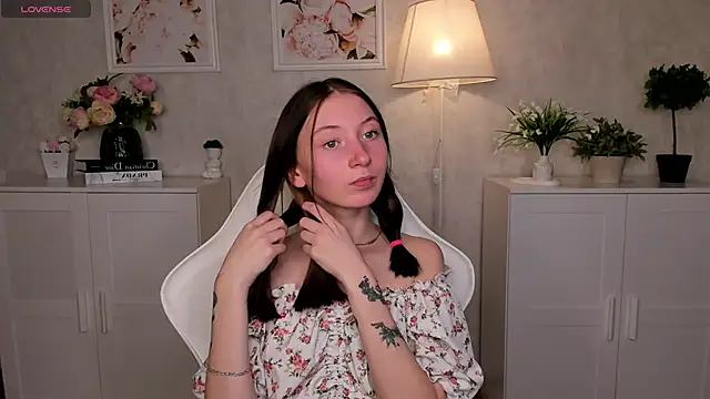 Snapshot of try_love_ chatting on October 10, 2025, 9:43 am try love online show from October 10, 2025, 9:43 am