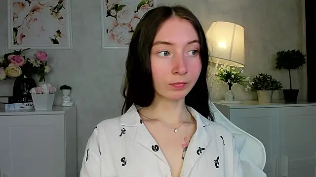 Snapshot of try_love_ chatting on October 19, 2025, 9:23 am try love online show from October 19, 2025, 9:23 am