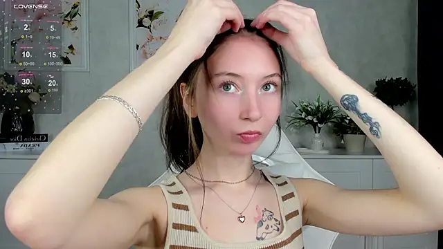 Snapshot of try_love_ chatting on October 15, 2025, 9:17 am try love online show from October 15, 2025, 9:17 am