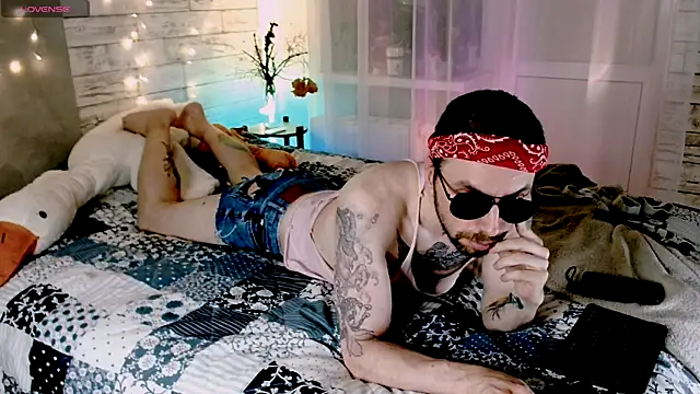 Markus Rivas online show from November 11, 2025, 1:44 am