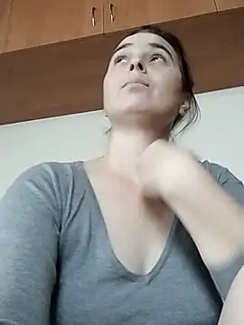 Snapshot of Ella-433 chatting on December 14, 2025, 10:43 am Ella-433 online show from December 14, 2025, 10:43 am