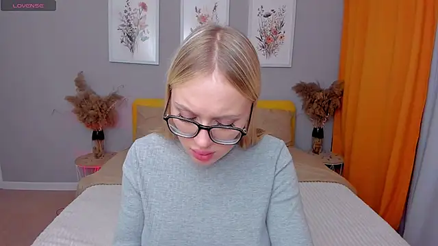 Snapshot of CeaneLino chatting on November 13, 2025, 7:40 pm CeaneLino online show from November 13, 2025, 7:40 pm