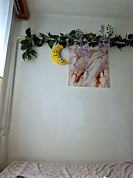 Snapshot of Nika_aa chatting on May 4, 2026, 8:28 am Nika aa online show from May 4, 2026, 8:28 am