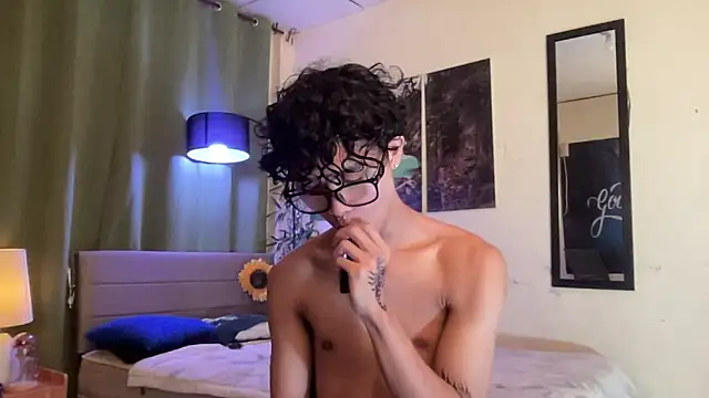 Snapshot of AsianCarl chatting on November 9, 2025, 3:27 pm AsianCarl online show from November 9, 2025, 3:27 pm