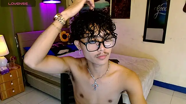 Snapshot of AsianCarl chatting on November 3, 2025, 10:30 am AsianCarl online show from November 3, 2025, 10:30 am