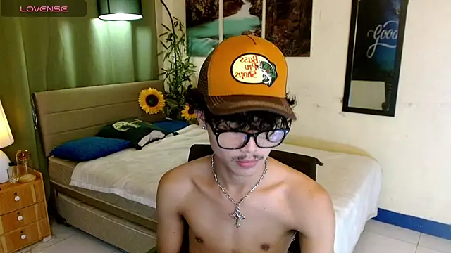 Snapshot of AsianCarl chatting on November 4, 2025, 1:48 pm AsianCarl online show from November 4, 2025, 1:48 pm