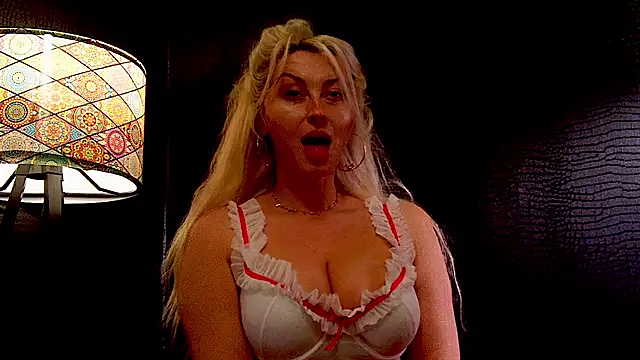 LeticiaReys online show from March 3, 2026, 1:07 pm