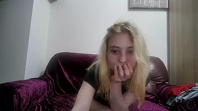Snapshot of cinnamon-xx chatting on May 14, 2026, 1:35 am cinnamon-xx online show from May 14, 2026, 1:35 am