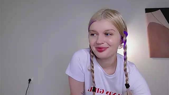 Any mo0n online show from November 17, 2025, 6:17 am