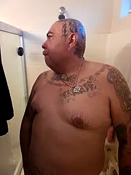 Snapshot of B1GLO chatting on November 11, 2025, 2:12 pm B1GLO online show from November 11, 2025, 2:12 pm