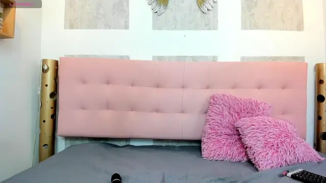 Snapshot of SamanthaFox_8 chatting on October 24, 2025, 10:47 am SamanthaFox 8 online show from October 24, 2025, 10:47 am