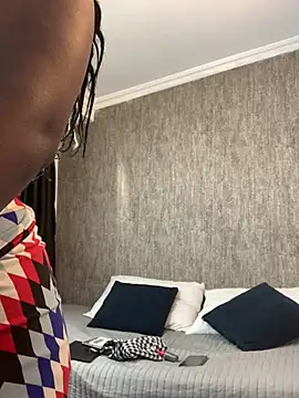 KarinaFlowers  online show from February 5, 2026, 12:01 pm