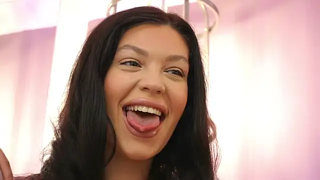 ClaraPasssion online show from November 17, 2025, 8:35 pm