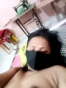 Snapshot of Megla879 chatting on October 16, 2025, 11:35 pm Megla879 online show from October 16, 2025, 11:35 pm