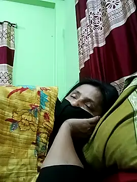 Snapshot of Megla879 chatting on November 13, 2025, 4:00 pm Megla879 online show from November 13, 2025, 4:00 pm