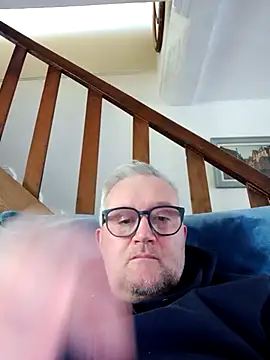 macdut67 online show from October 13, 2025, 3:24 pm