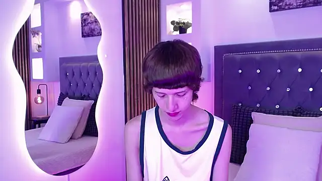 Emo Boy  online show from April 27, 2026, 8:40 pm