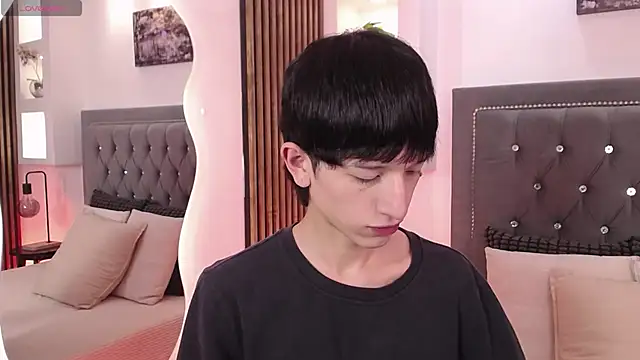 Snapshot of Emo_Boy_ chatting on June 5, 2026, 8:14 pm Emo Boy online show from June 5, 2026, 8:14 pm
