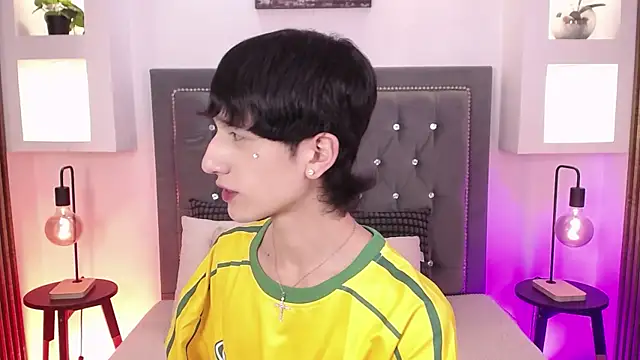Snapshot of Emo_Boy_ chatting on June 13, 2026, 8:40 pm Emo Boy online show from June 13, 2026, 8:40 pm