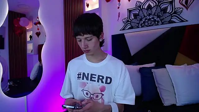 Emo Boy  online show from February 15, 2026, 8:41 pm